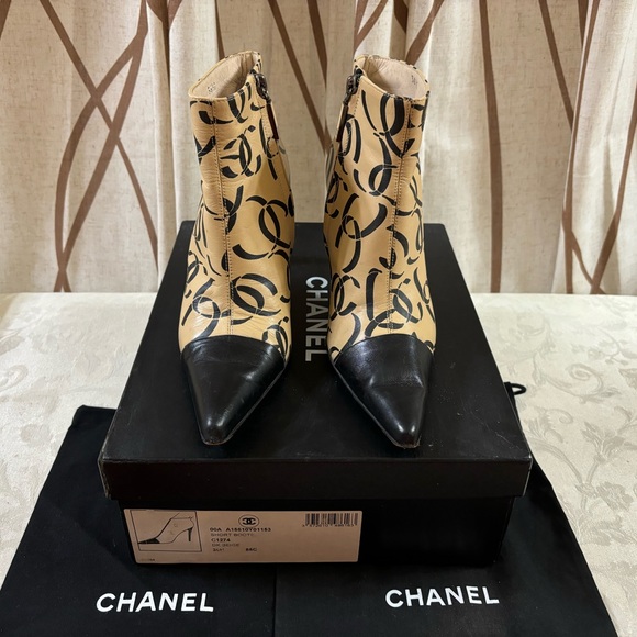 🆕 Chanel CC Runaway ankle boots👢 - Picture 2 of 13